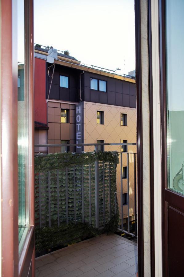 Incantevole Appartamento De Angeli Milan Exterior photo